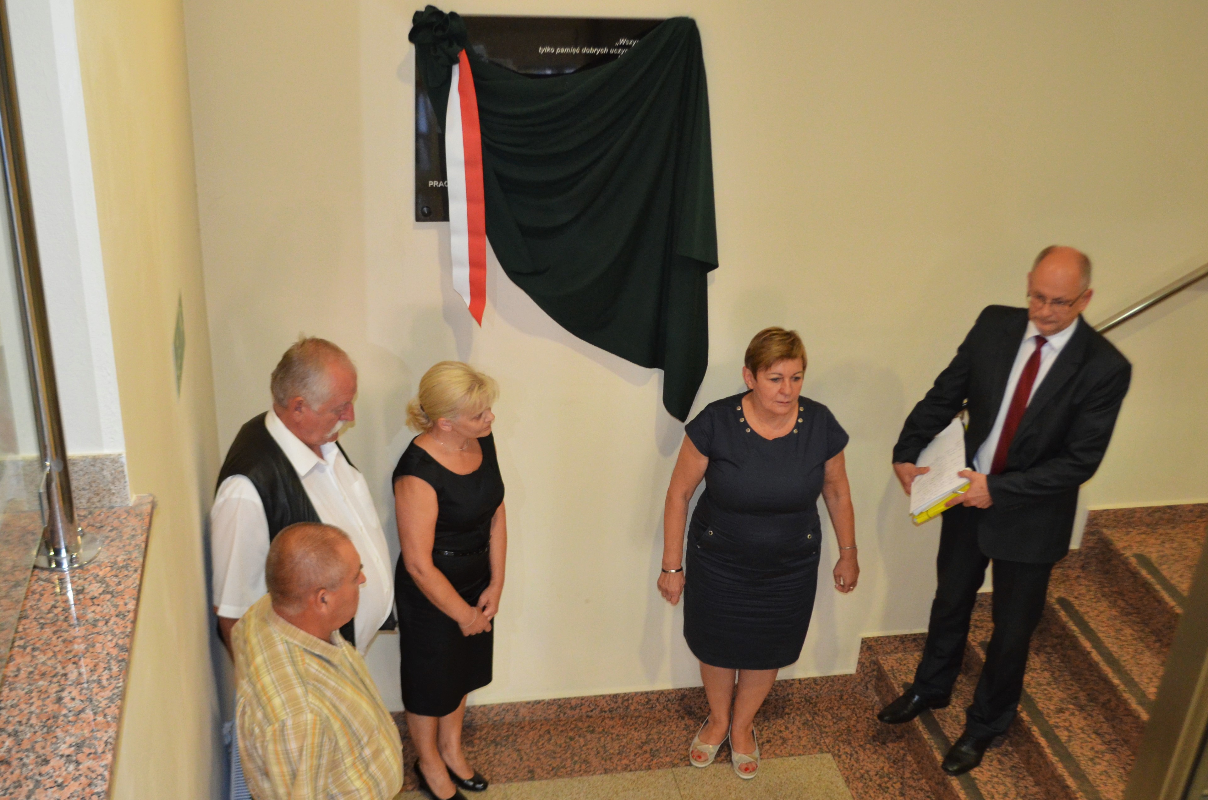Urzędnicy, Radni, Sołtysi i Rada Seniorów uczcili pamięć wójta śp. Janusza Grzyba